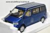 VW T5 Bus Transporter CALIFORNIA 2003 blau metallik 1:18 VW T5 Bus Transporter CALIFORNIA 2003 blau metallik 1:18